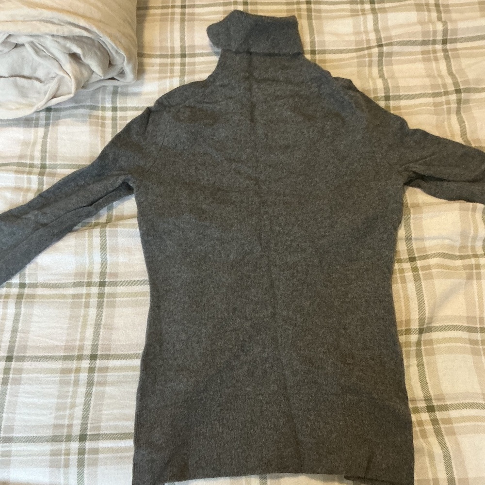100% cashmere turtleneck sweater